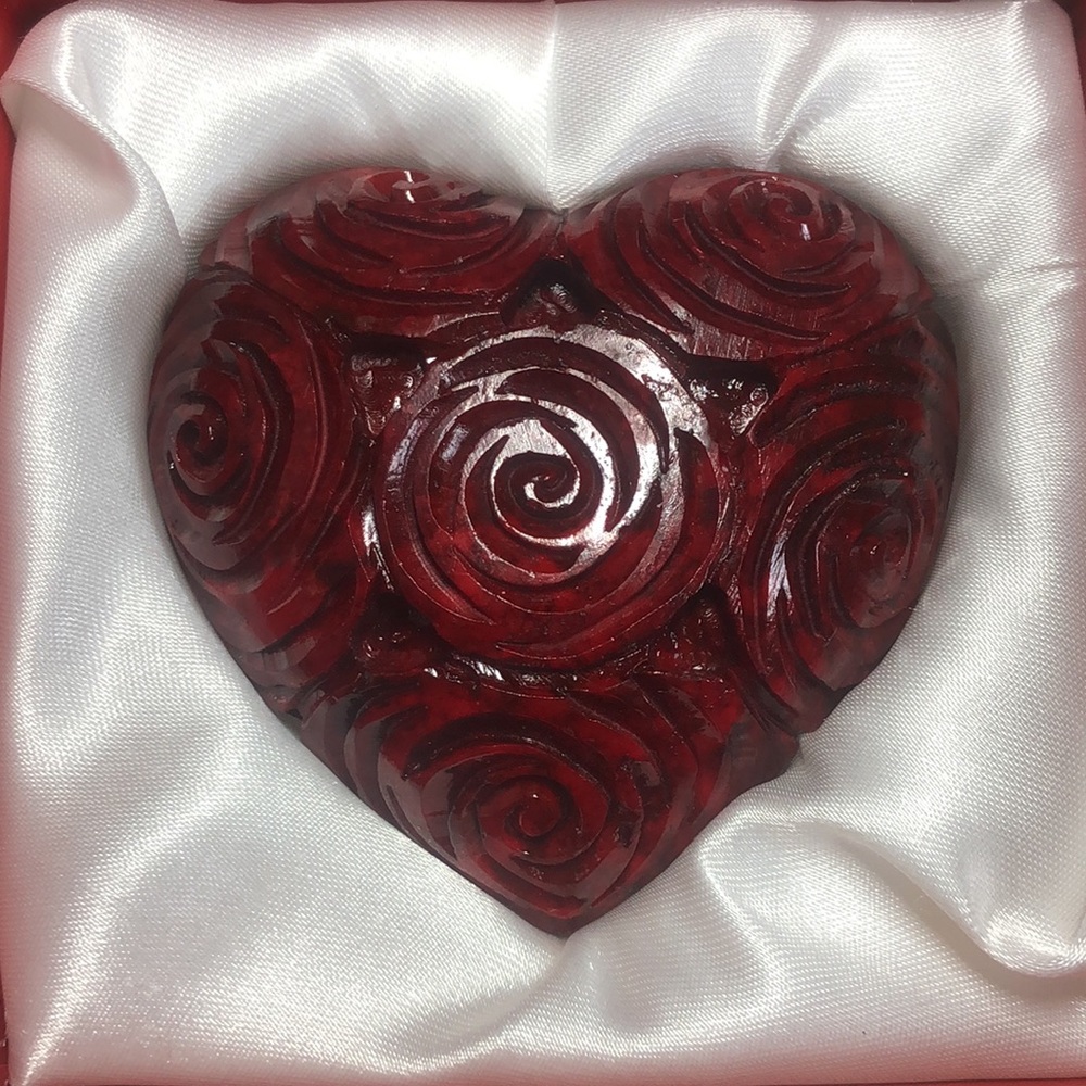 Valentine’s Day Pier 1 Red Roses 🌹 Soapstone Heart Paperweight NWT ❤️ Rare